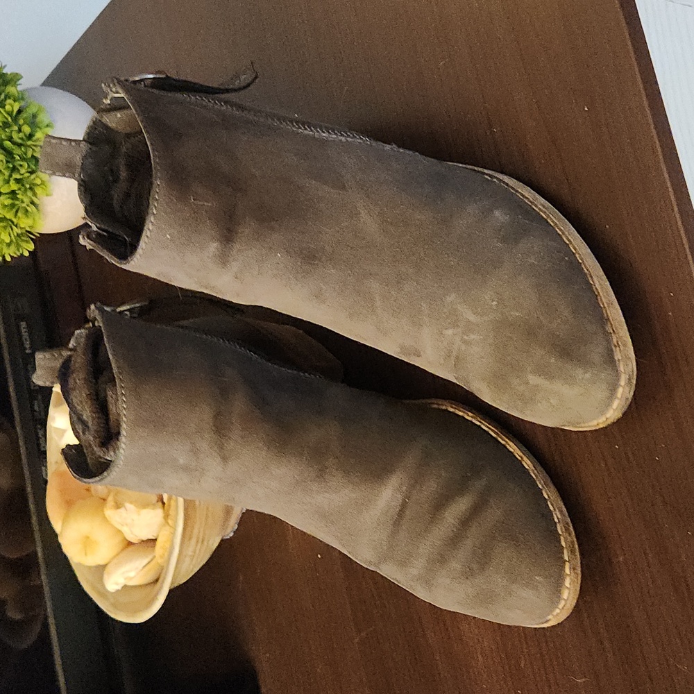 DV Charcoal double zipper suede Edgy ankle booties size 6